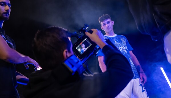 Natáčení, které mělo tah na branku: George Vision na hřišti Sigmy