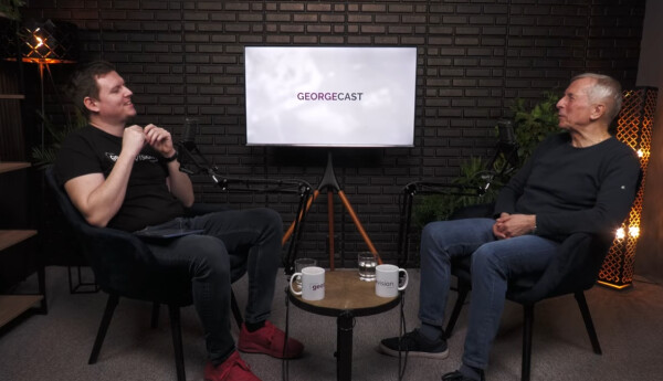 Od skla k srdci: Příběh muže, který v Africe klečel před princeznou a v Česku mění osudy dětí